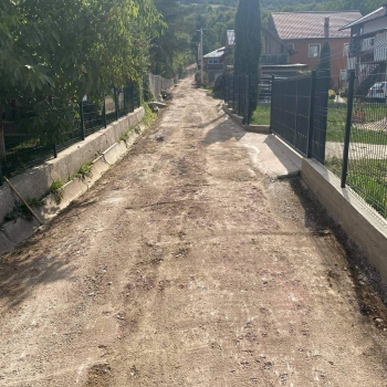 Radovi na pripremi za asfaltiranje lokalnog puta u Ribarićima