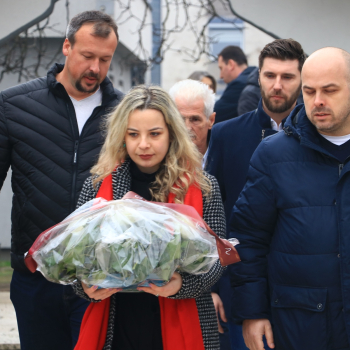 Položeno cvijeće na šehidskom mezarju i katoličkom groblju u Brezi u povodu Dana Općine Ilijaš i Dana nezavisnosti BiH