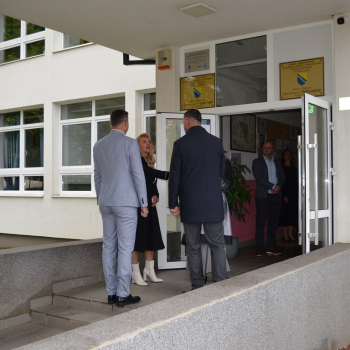 Otvoreno rekonstruisano sportsko igralište u Javnoj ustanovi Osnovna škola Podlugovi