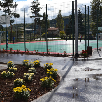 Otvoreno rekonstruisano sportsko igralište u Javnoj ustanovi Osnovna škola Podlugovi