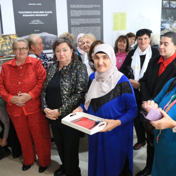 Za Dan državnosti žene borkinje poklonile Ilijašu izložbu