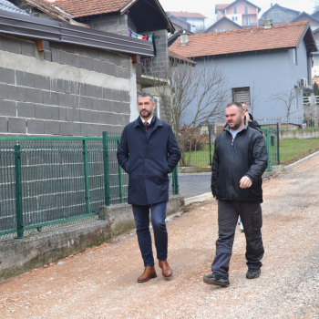 Asfaltiranje lokalnog puta u naselju Vratuša