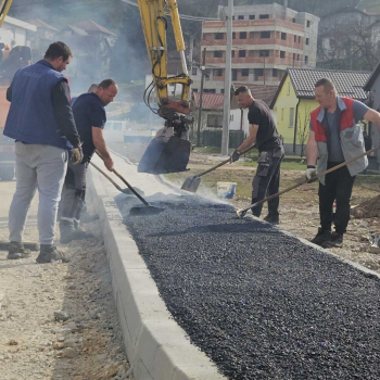 Počelo asfaltiranje trotoara na saobraćajnici od ulice Bogumilska do regionalne ceste R445