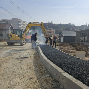 Počelo asfaltiranje trotoara na saobraćajnici od ulice Bogumilska do regionalne ceste R445