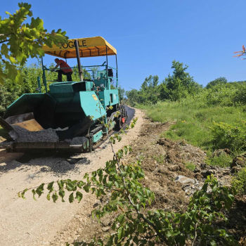 Počelo asfaltiranje puta Popovići – Gaja u Mjesnoj zajednici Mrakovo