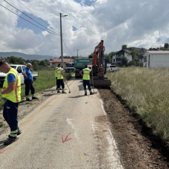 Počela rekonstrukcija puta u naselju Sovrle na području MZ Podlugovi - od Ine do Korita